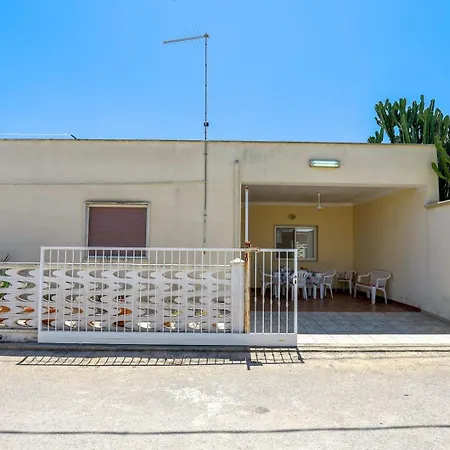 Casa Tribi A 250 Mt Dalla Di Specchiarica Di San Pietro In Bevagna Holiday home Torre Colimena